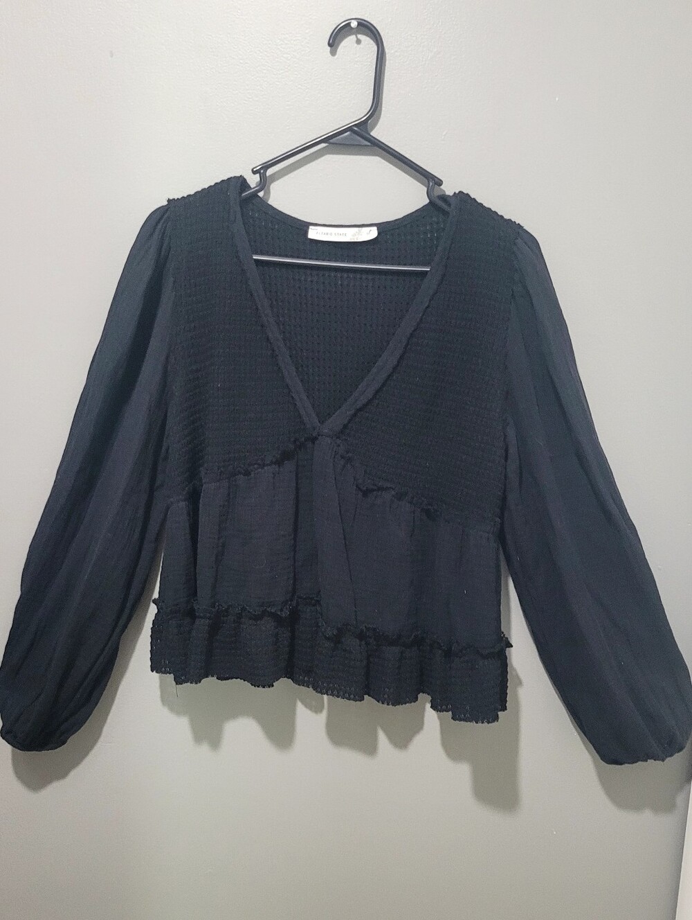 Altar'd State Boho Black Knit V-Neck Ruffled Top Sz M